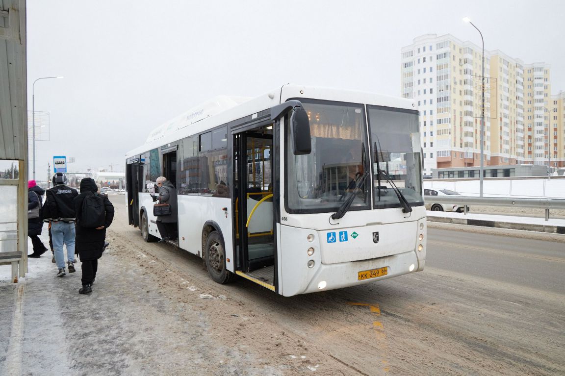 В Каменске-Уральском кондуктор силой выгнала из автобуса подростка, который  не смог расплатиться - «Уральский рабочий»